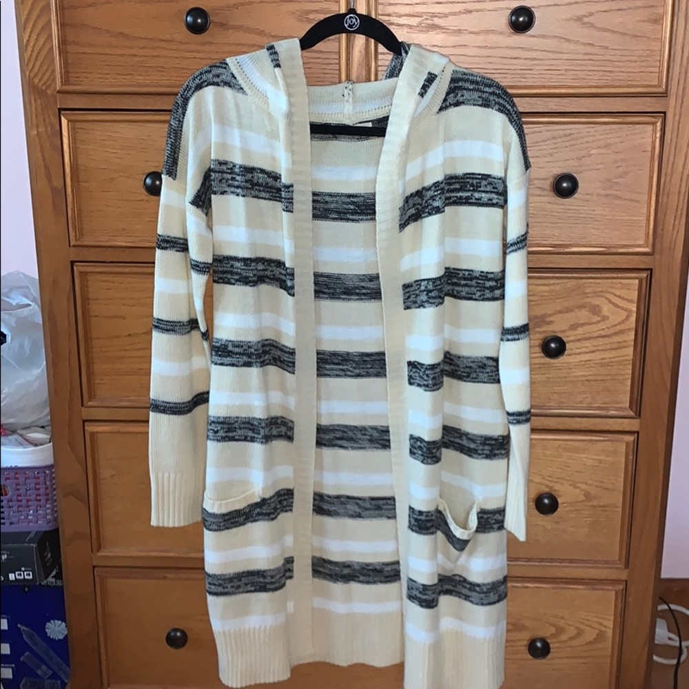 Striped Hooded Sweater w Pockets!!